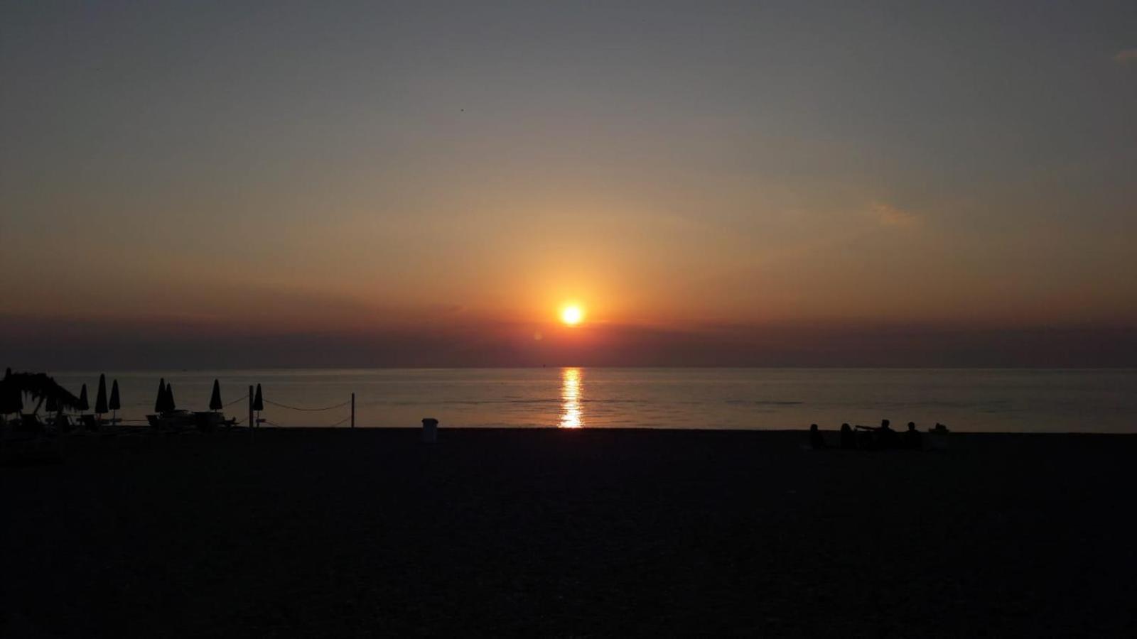 Appartamento Sopra Il Mare 시비타노바 마르셰 외부 사진